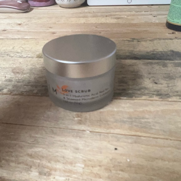 Volim Love Scrub - Picture 3 of 4